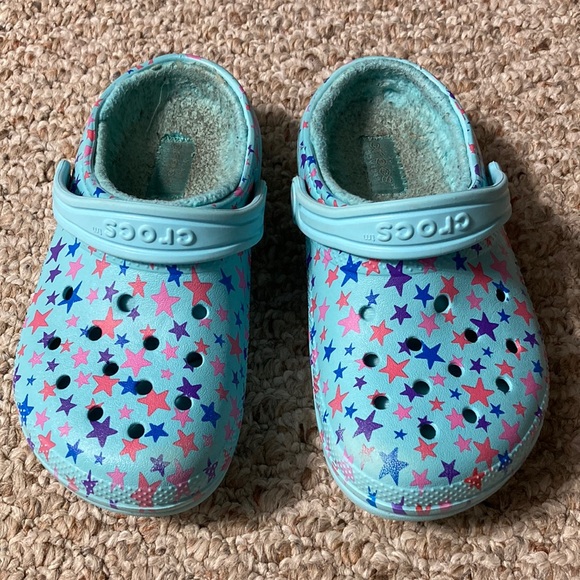 CROCS | Shoes | Crocs Fleece Lined Star Pattern Kids Sz 2 | Poshmark